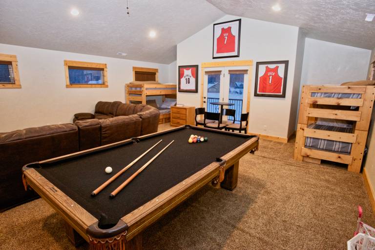 Elk Ridge: Hot Tub, Pet Friendly, Pool Table, and Gas Fireplace — photo 5