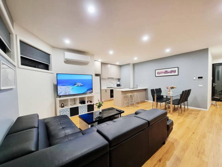 Rosie Townhouse Modern and comfortable home
