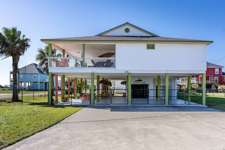 Vacation home with yard & barbecue | Beach view — photo 3