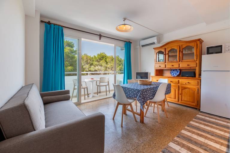 Ferienwohnung Pujols 16 mit Balkon und Klimaanlage