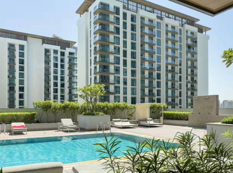 Fully equipped spacious vacation home with pool & garden | Near Grand Mosque | Pet-friendly — photo 3
