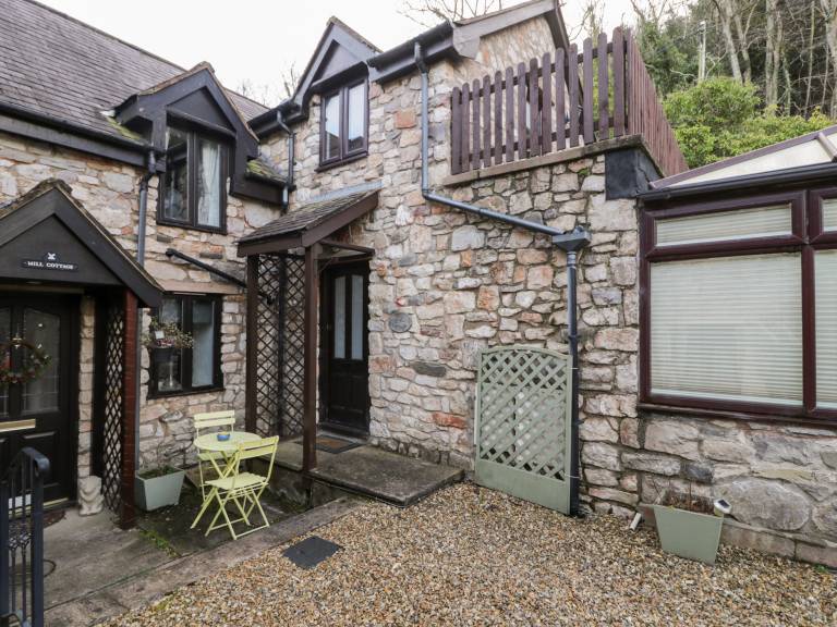 Cottage with yard in Conwy