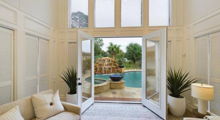 Fully equipped vacation home with jacuzzi, private pool & yard | Perfect for remote work | Pet-friendly — photo 3
