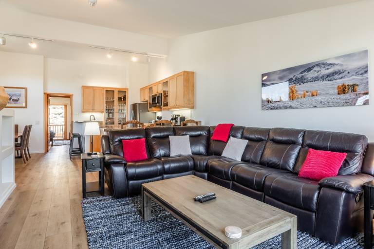 Child-friendly beautiful house with patio, hot tub & sauna | Mountain view | Pets allowed — photo 4