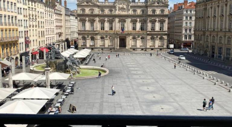 Collection Terreaux - No 3 Vue sur la place w AC in Villeurbanne