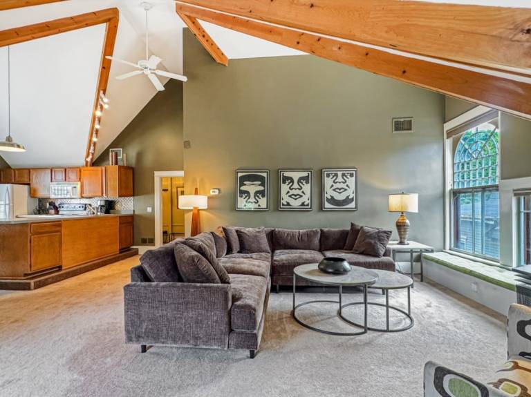 Apartment with yard | Pets are welcome in Rochester, NY