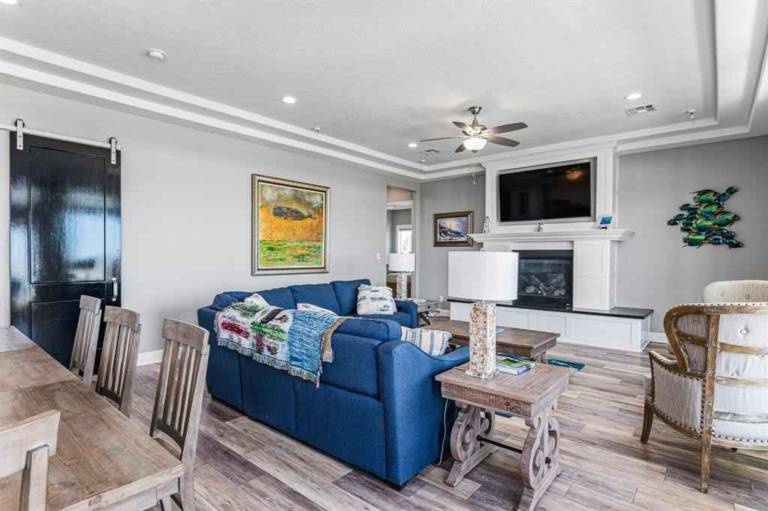 Vacation home with patio & garden — photo 4