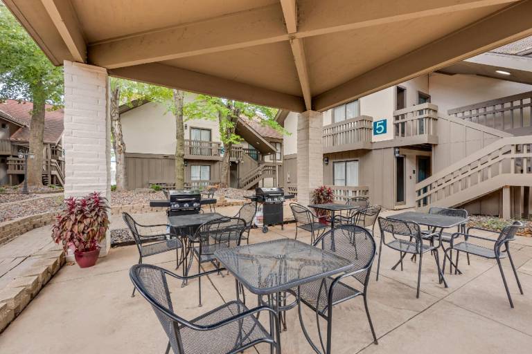 MainStay Suites Springfield South - Battlefield Rd — photo 5