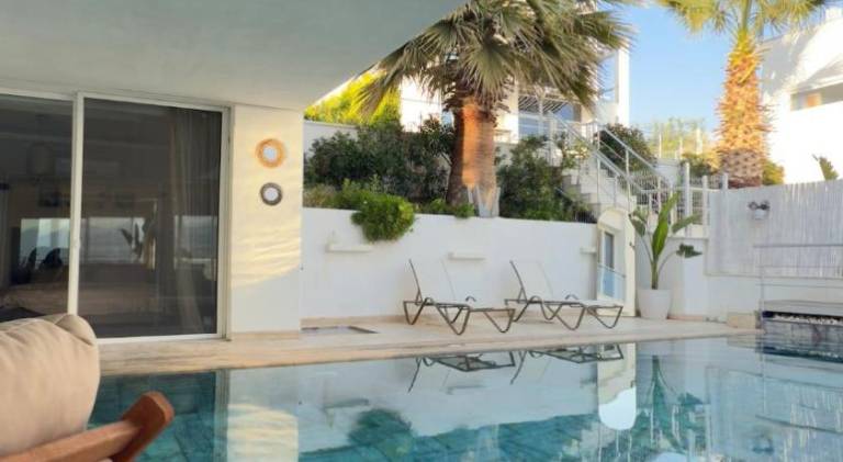 Fully equipped wonderful villa with jacuzzi, yard & terrace | Perfect for remote work | Pet-friendly — photo 4