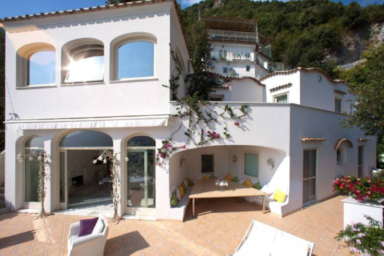Fully equipped villa with hot tub, sauna & patio | Mountain view | Next to the beach | Pets allowed — photo 2