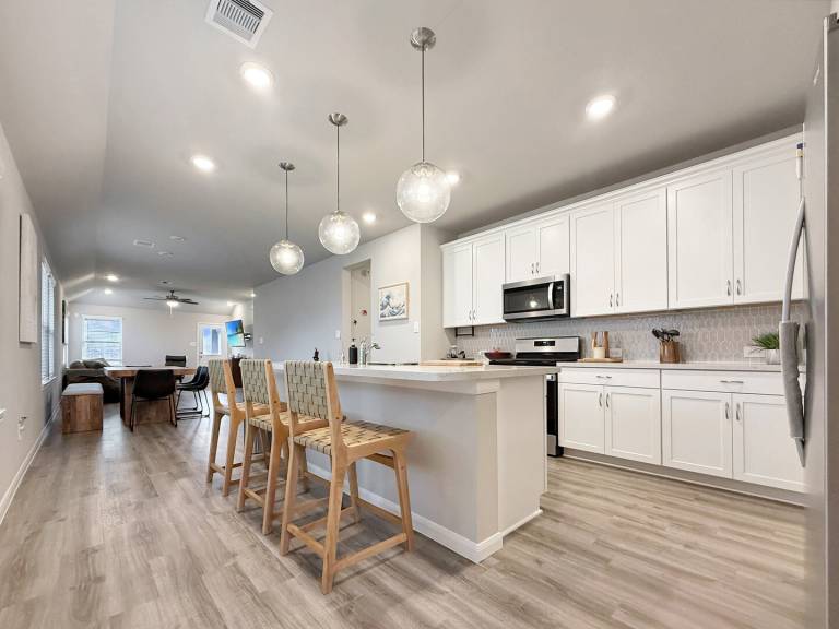 Family-friendly vacation home with yard | Pets allowed — photo 4