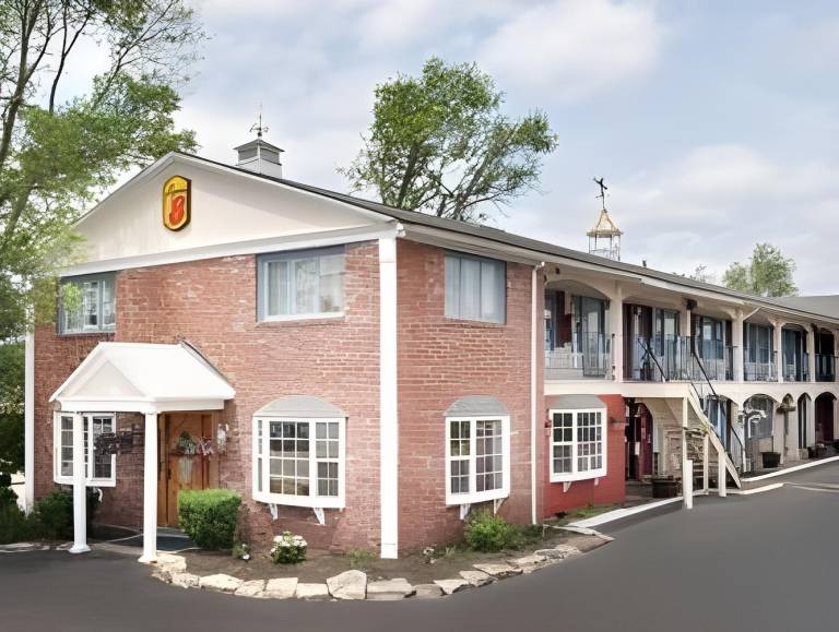 Super 8 By Wyndham Sturbridge in Sturbridge, MA