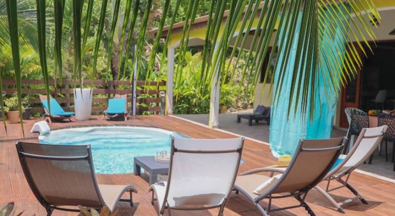 Fully equipped house with private pool, patio & yard | Pet-friendly in Le Gosier