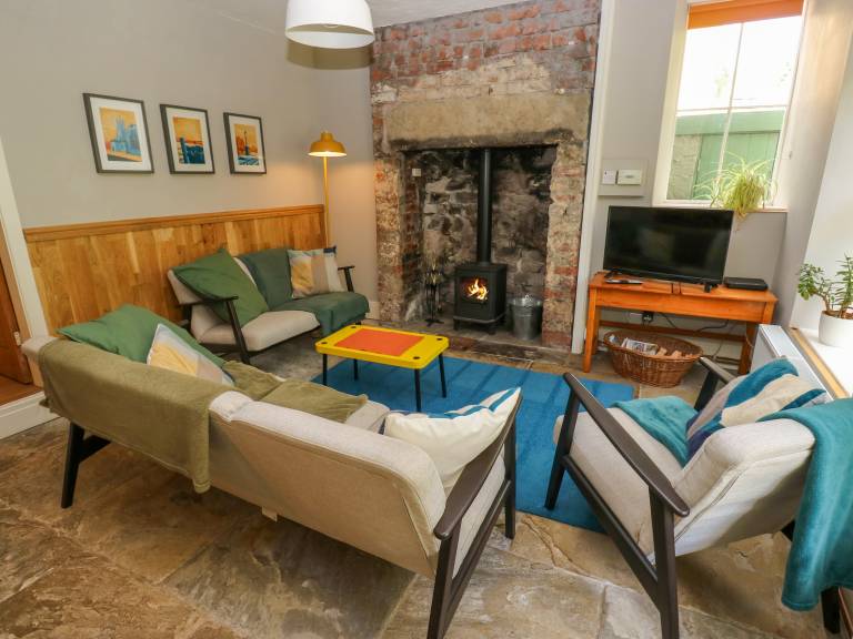 Cottage with garden — photo 3