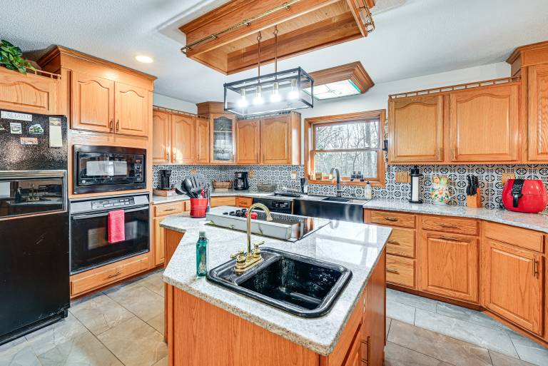 Spacious Retreat w/ Deck: 14 Mi to Nolin Lake! — photo 5