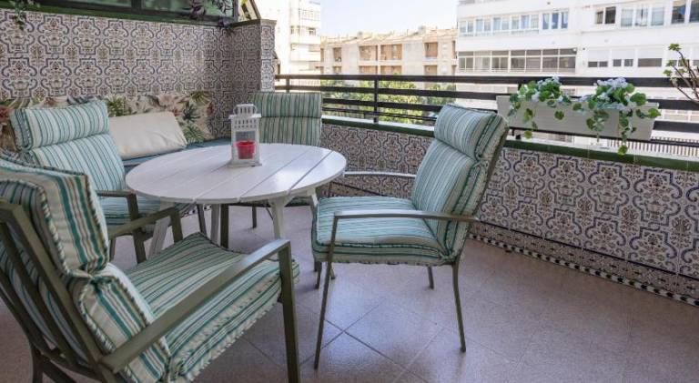 Apartment with patio — photo 5