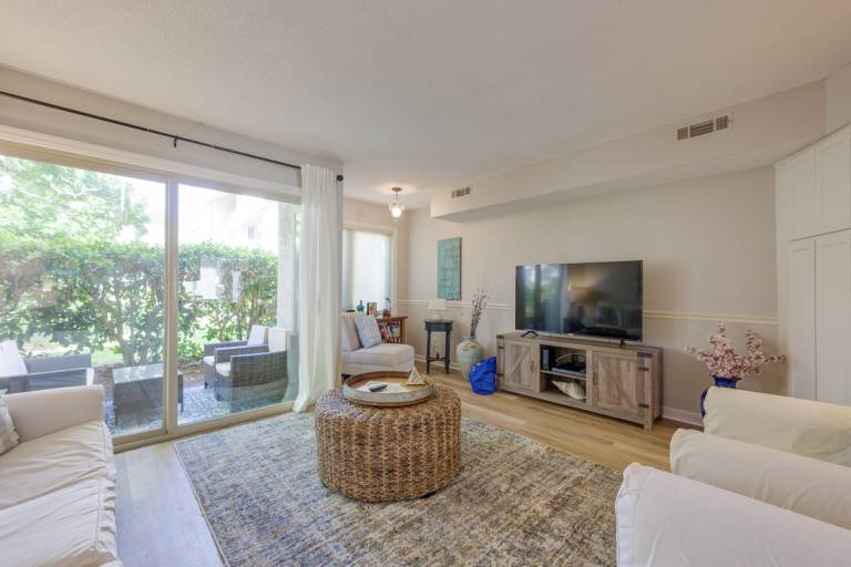 6 Beach Arbor: 1st Floor End Unit. Walk to the Beach, Poolside, Pet Friendly — photo 5