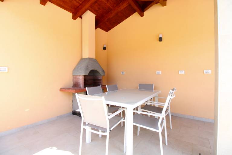 Family-oriented vacation home with BBQ, patio & pool | Pet-friendly — photo 4