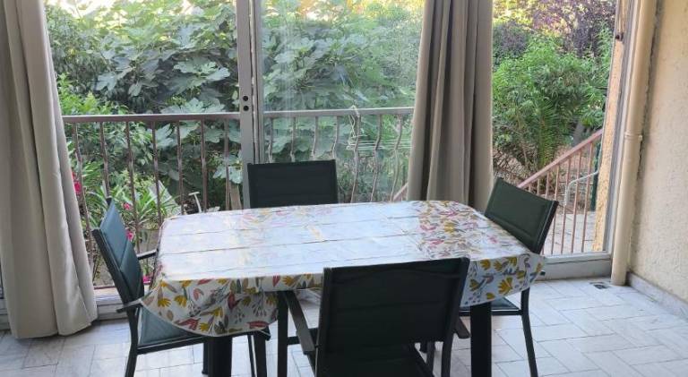 Rental apartment with patio — photo 5