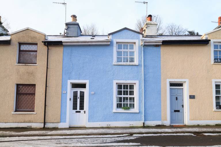 Cottage  Douglas