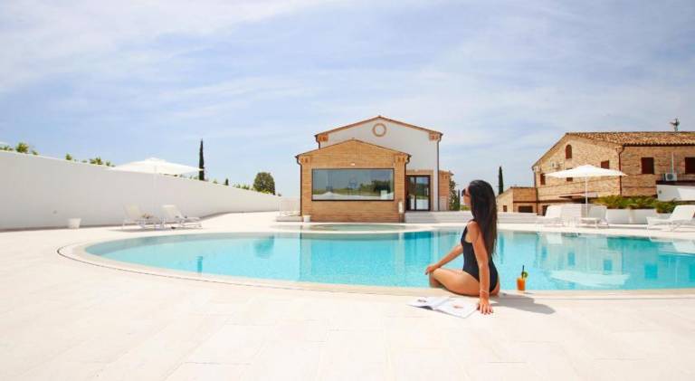 Vacation home with sauna, pool & yard — photo 4