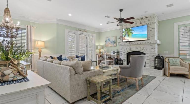 House with hot tub in Miramar Beach, FL