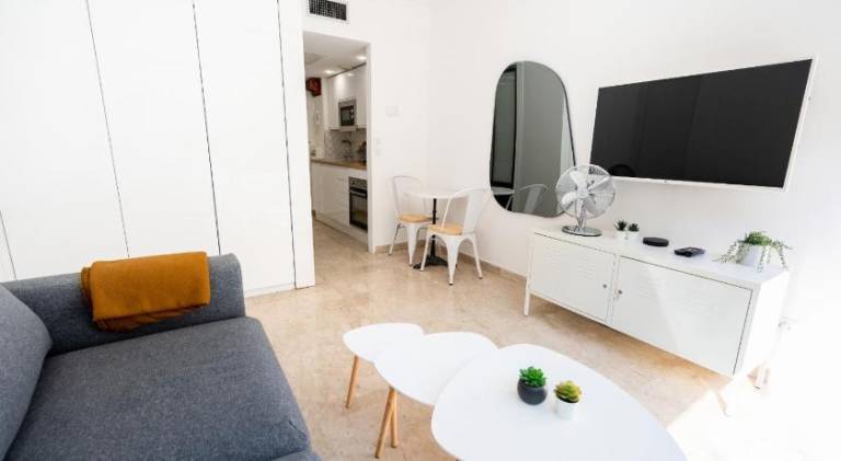 Charming holiday apartment with patio | Near Place Masséna | Next to the beach | Pets are welcome in Thiers