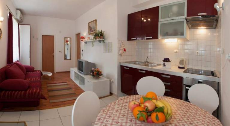 Rental apartment with patio & garden | Next to Diocletian's Palace — photo 2