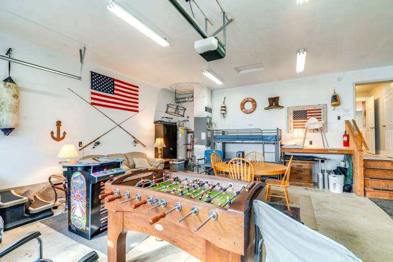 Pet-Friendly Westport Vacation Rental w/ Hot Tub! — photo 2
