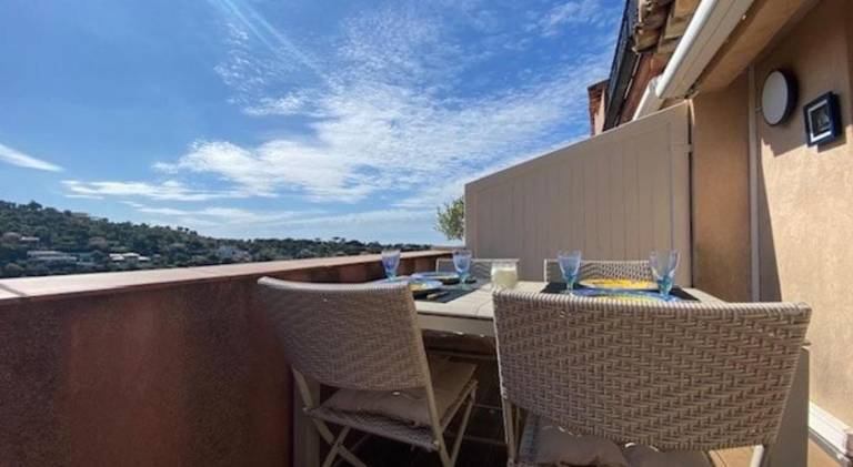 Apartment with terrace — photo 4