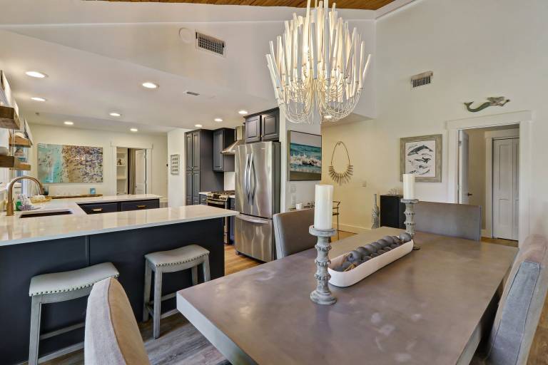 Family-oriented beautiful vacation home with barbecue & private pool | Water view | Pets are welcome — photo 2
