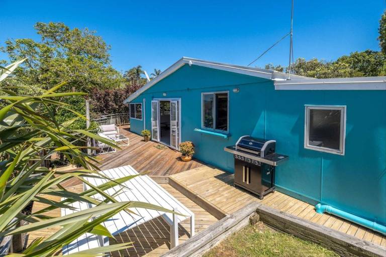 Vacation home with yard in Auckland