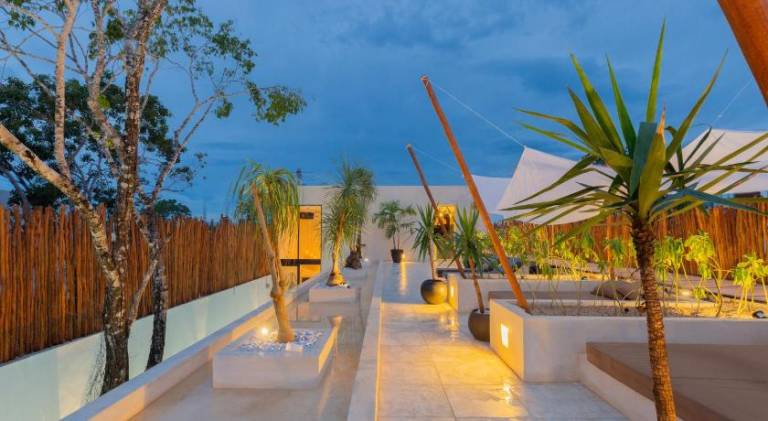 Villa with pool — photo 4