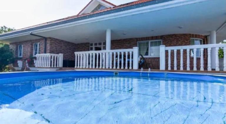 Lovely vacation home with hot tub & pool | Dogs allowed — photo 3