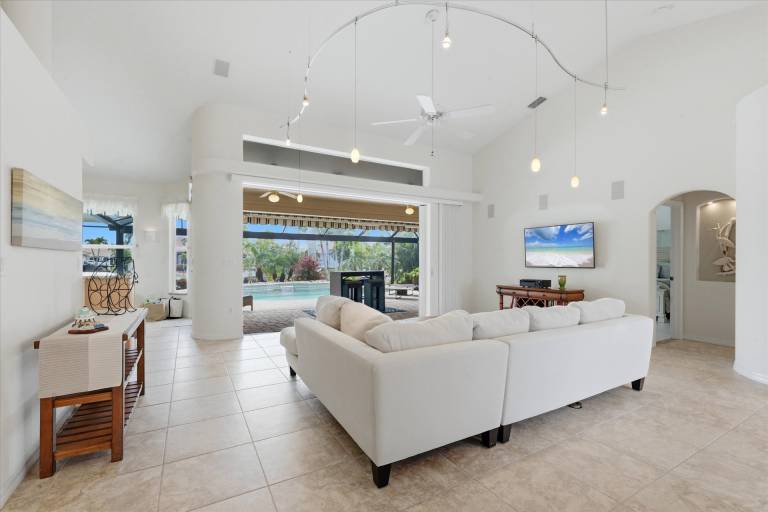Punta Gorda Isles: An Unparalleled Waterfront Luxury Retreat — photo 2