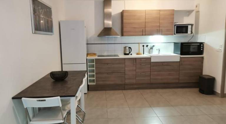 Rental apartment with patio — photo 3