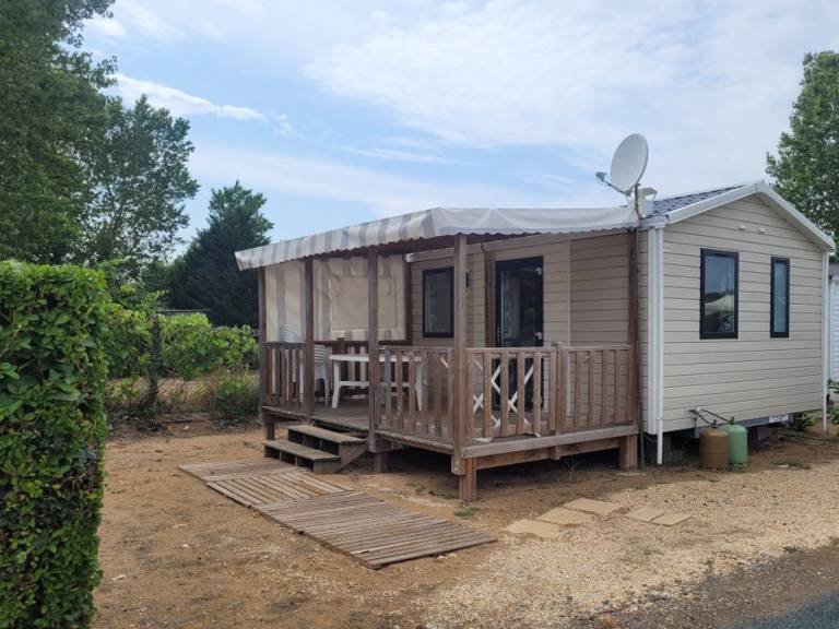 Mobile home with heated pool, grill & patio — photo 4
