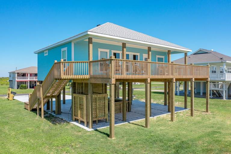 Fully equipped vacation home with barbecue | Sea view | Dogs allowed in Bolivar, TX