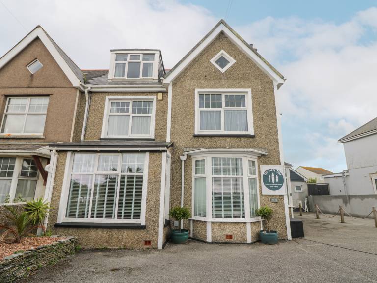 Child-friendly cottage with garden | Beach view | Beach nearby | Pets allowed in Newquay