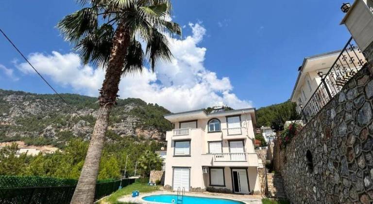 Villa with private pool, barbeque & hot tub | Suitable for remote work | Pets allowed in Alanya