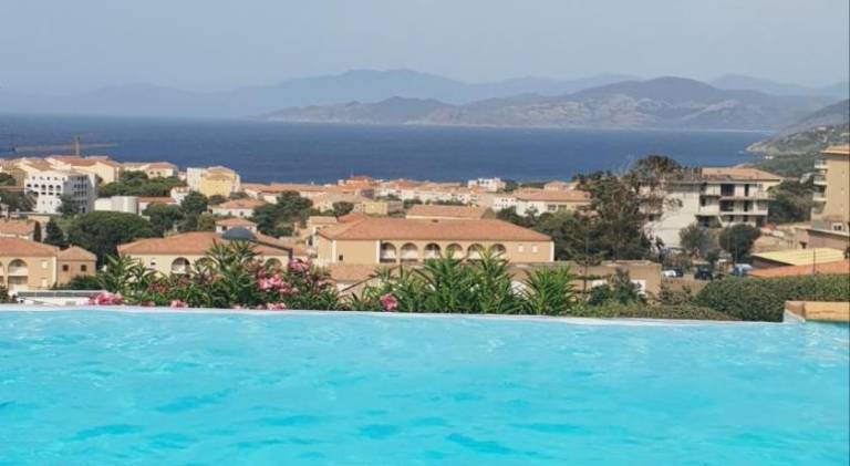 Holiday apartment with terrace & private pool in L'Île-Rousse