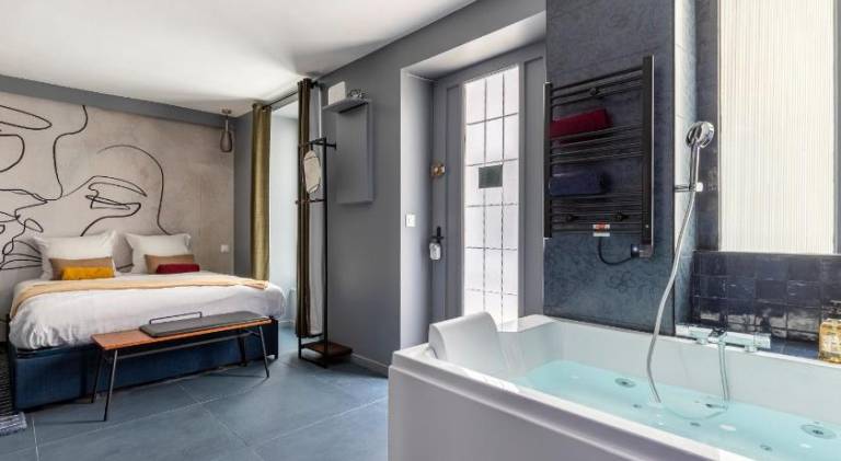 Charming holiday apartment with hot tub | Pets are welcome in Clichy
