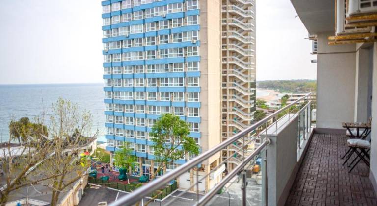 Serviced apartment with terrace & yard — photo 4