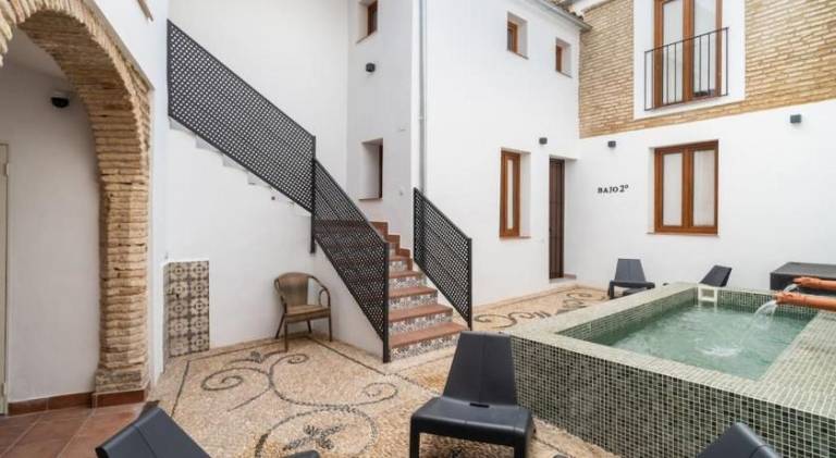 Apartment with pool & terrace | Near Mosque–Cathedral of Córdoba | Suitable for remote work — photo 4