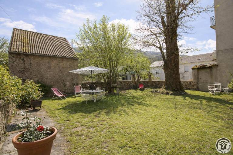 Gite with yard & grill — photo 2