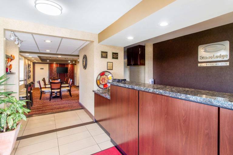 Econo Lodge Lenoir City - Knoxville Area — photo 4