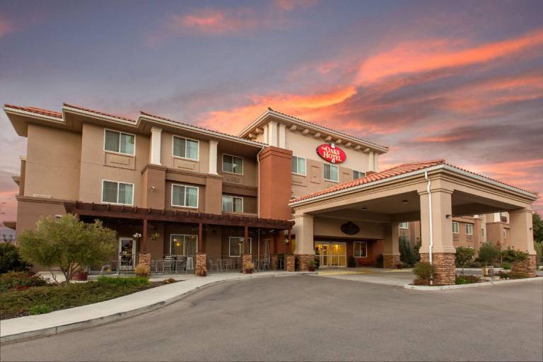 The Oaks Hotel & Suites in Paso Robles, CA