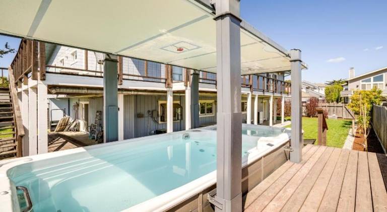 Apartment with pool & hot tub in Half Moon Bay, CA