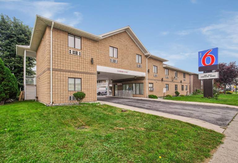 Motel 6 Windsor, ON in Windsor, ON
