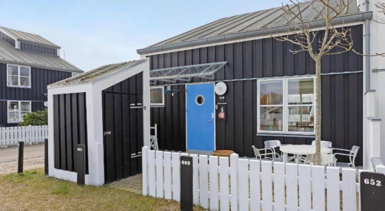 Vacation home with pool — photo 5